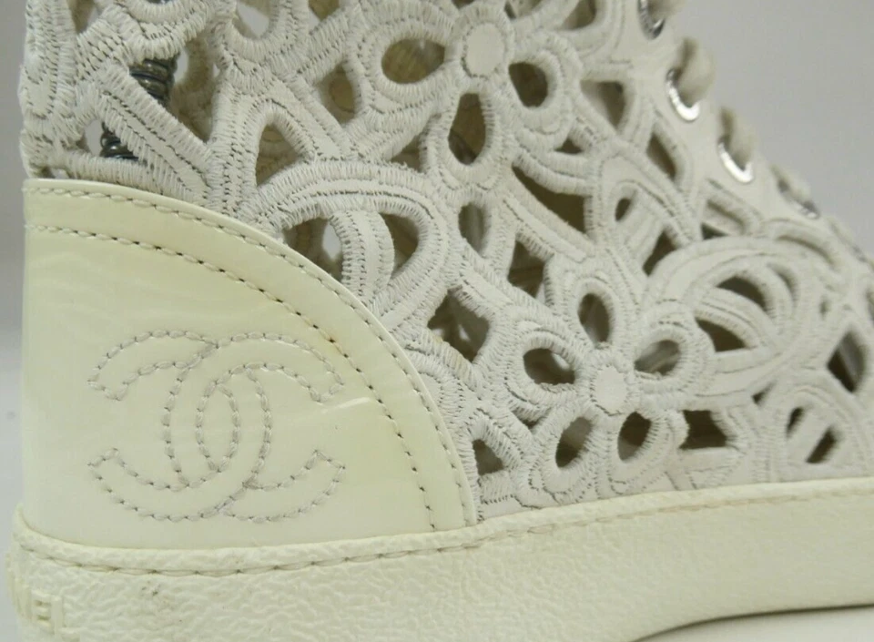 Zapatillas altas Chanel de cuero blanco floral talla IT 36 Foto 4 de 4