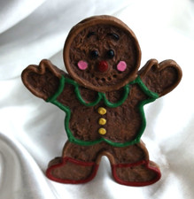 GINGERBREAD ORNAMENT SELF-STANDING