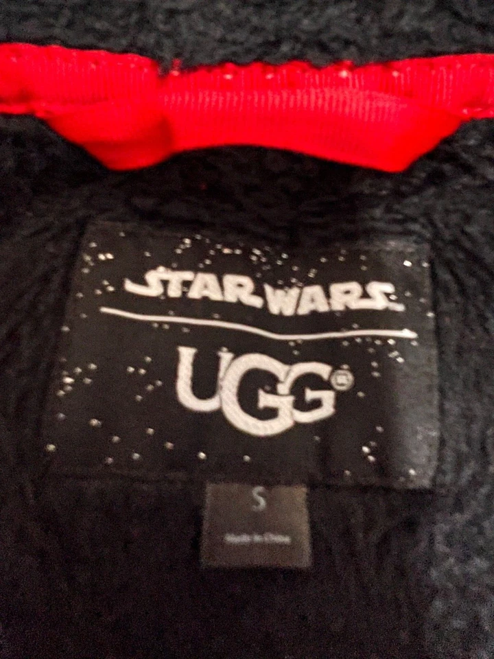 BATA UGG STAR WARS COLAB S para mujer negra plateada metálica cálida con bolsillos forrados de piel Foto 2 de 4
