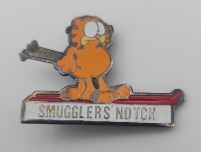 Vintage 1978 Garfield Skiing SMUGGLERS NOTCH VERMONT Ski Pin travel souvenir