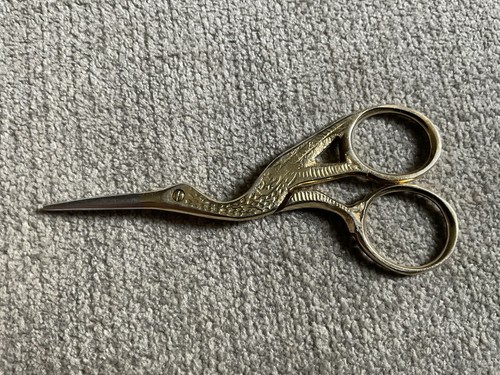 VINTAGE 3 1/2" TINY STORK EMBROIDERY SEWING NEEDLE POINT SCISSORS SHARP See Pics - Picture 3 of 7