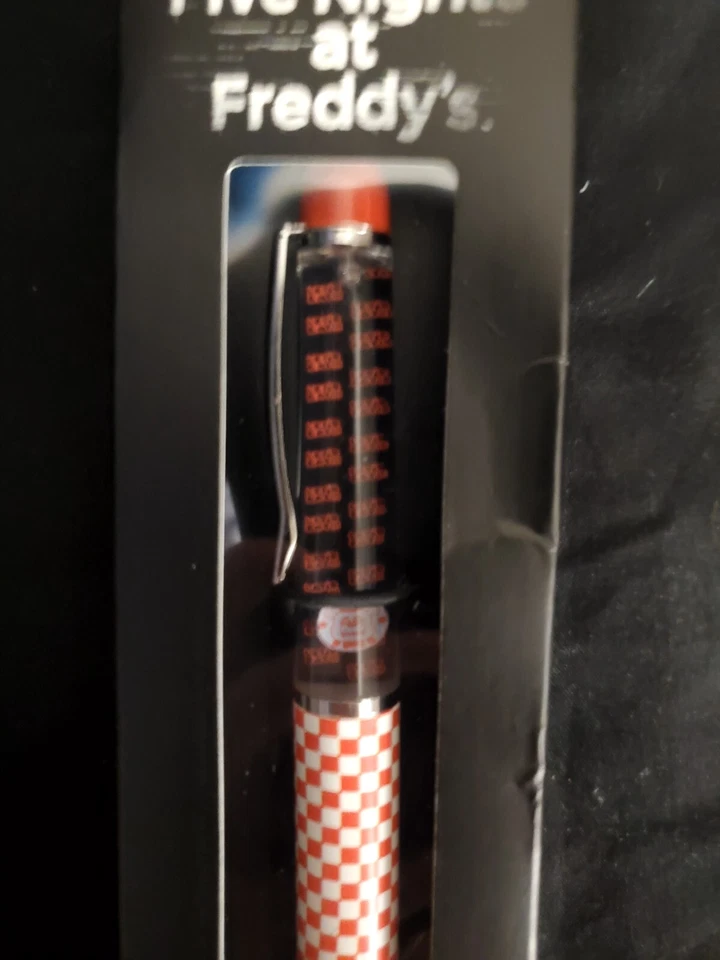 Pluma flotante Five Nights at Freddy's Freddy Fazbear’s Pizzaplex exclusiva FNAF Foto 4 de 4