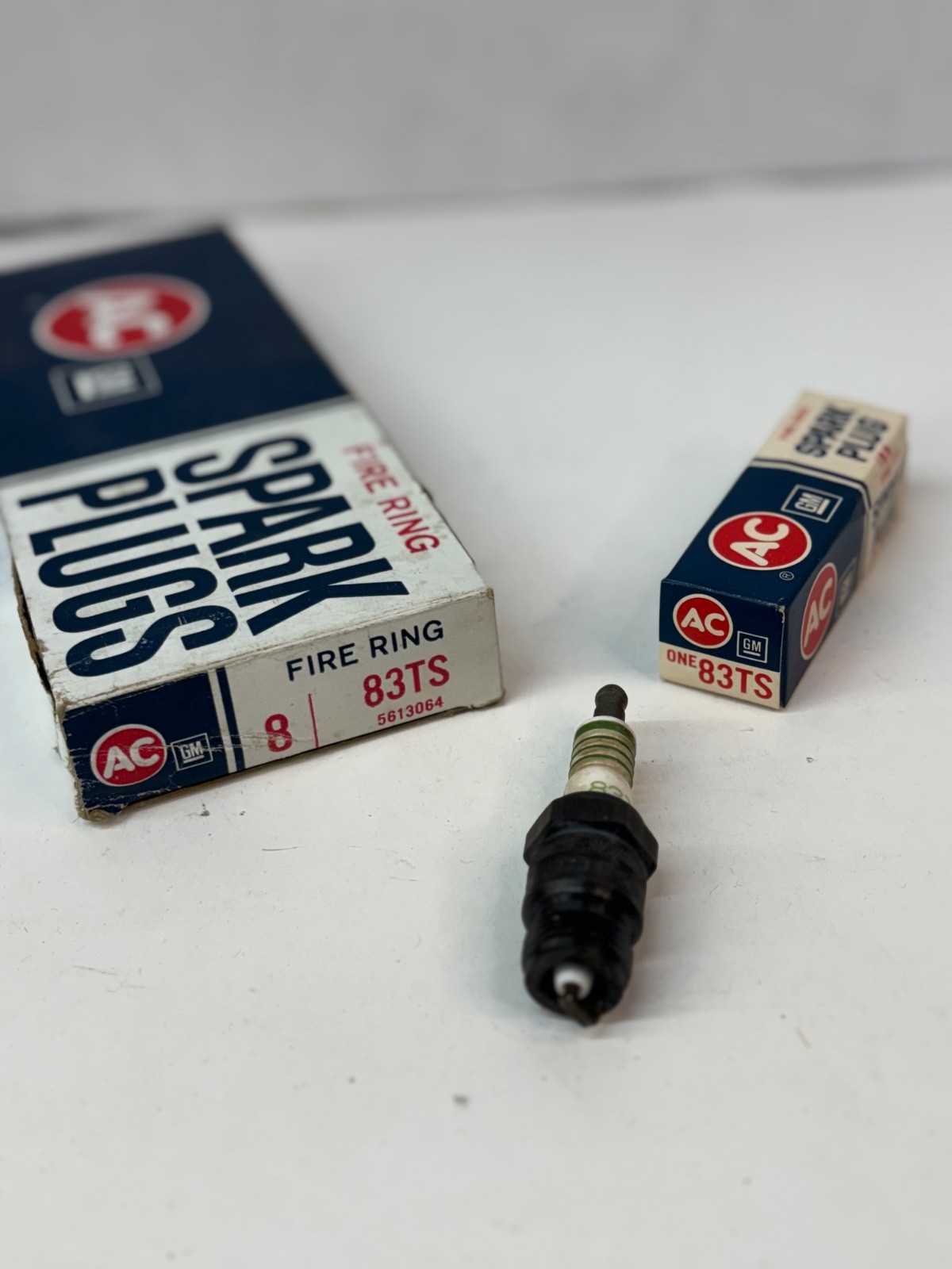 NOS AC DELCO 83TS FIRE RING SPARK PLUGS 8 GM #5613064