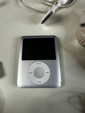 Apple iPod Nano 3rd Generation 4GB Silver. Read