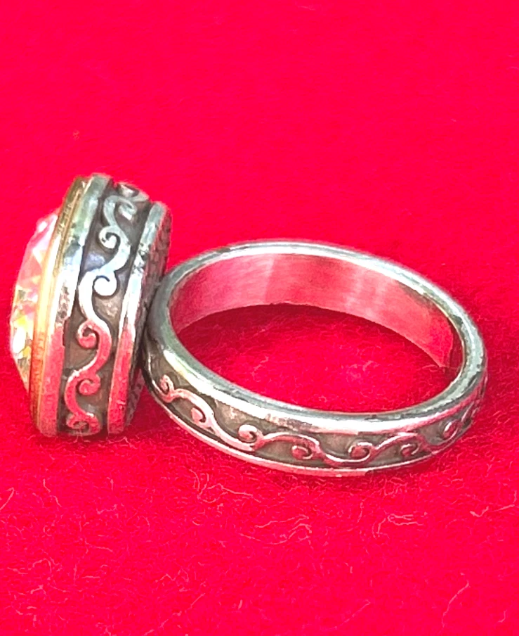 VINTAGE BRIGHTON VENUSIAN IRIDESCENT CLEAR SWAROVSKI CRYSTAL SIZE 6 to 6.25 - Image 4 of 4