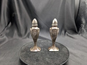 Baccarat - Salière et poivrière, Ensemble étagère à épices, art de la