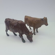 BRITAINS VILLAGE FARM CATTLE BROWN 2 Pcs LEAD FIGURE VINTAGE ENGLAND TOY