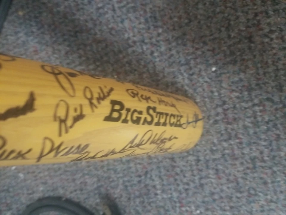 VINTAGE 1980's RAWLINGS BASEBALL BAT SIGNED BY ABOUT 30 MLB/HOF STARS, ROBINSON - Image 3 of 4