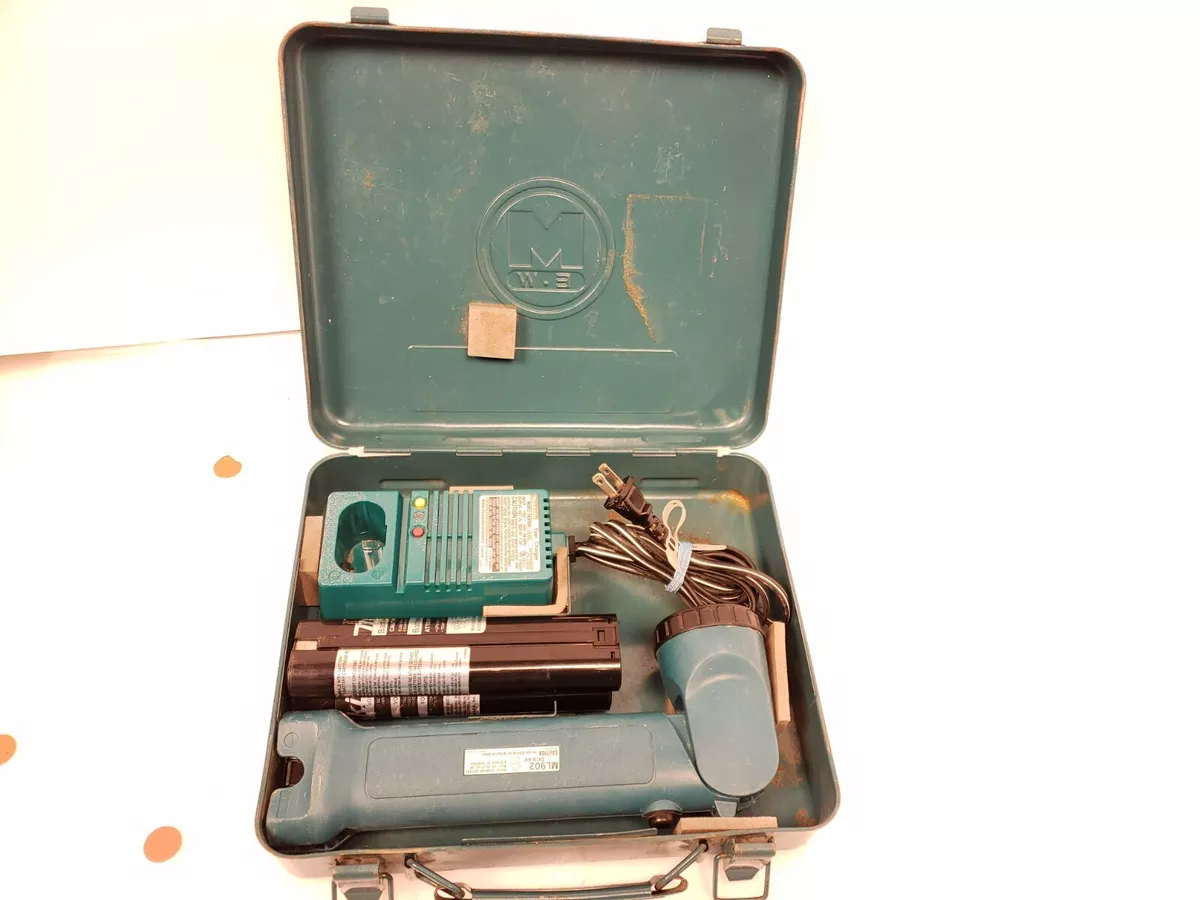 Makita 6095D W 3 Batteries Charger Makita ML902 Light eBay