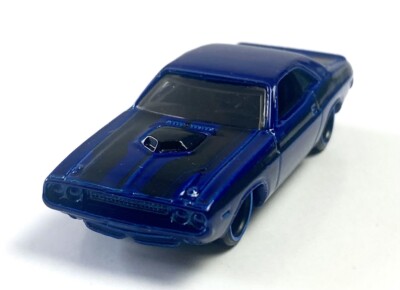 Hot Wheels '70 Dodge Challenger Blue With Black Stripes 1:64