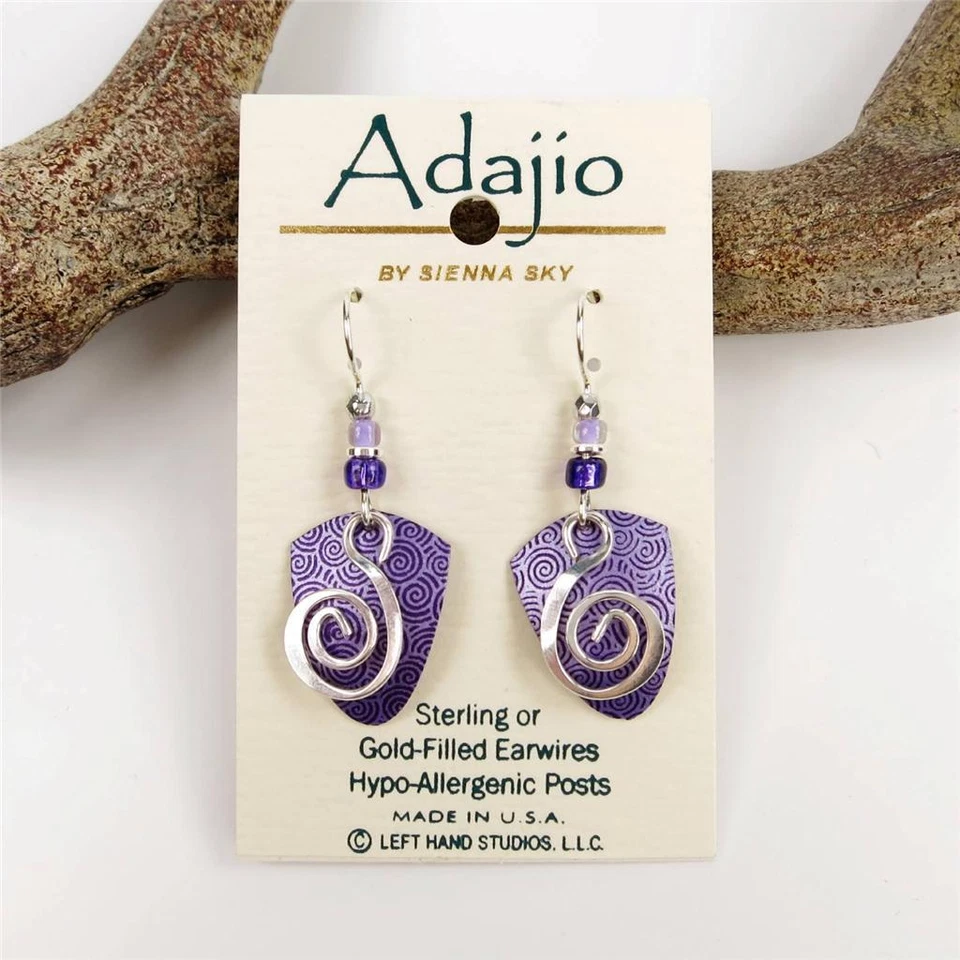 Pendientes Adajio Escudo Violeta con Brillante Tono Plata Espiral Hechos a Mano en EE. UU. Foto 2 de 4