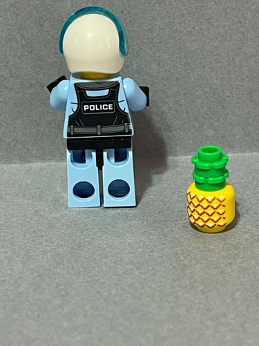 Lego Christmas Advent Calendar #60628 Mini Figure Minifig - Police Officer - Picture 2 of 2