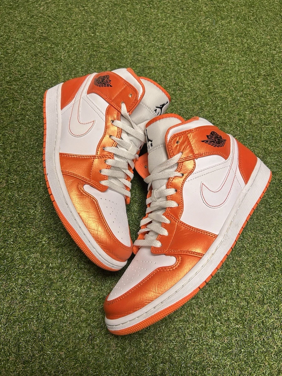 Preços baixos em Jordan 1 SE Mid Electro Orange | eBay