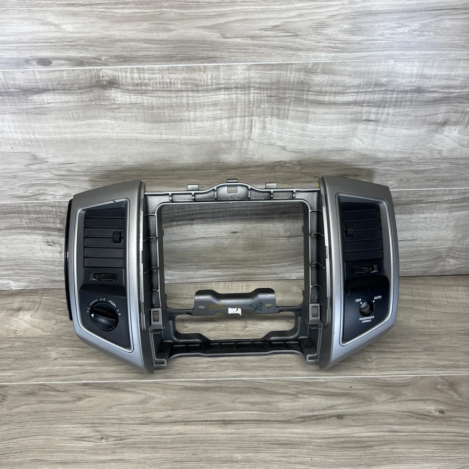 TOYOTA TACOMA 05-11 OEM ЦЕНТРАЛЬНАЯ ПРИБОРНАЯ ПАНЕЛЬ РАДИО ОБОДОК ОТДЕЛКА С ВЕНТИЛЯЦИОННОЙ РЕШЕТКОЙ - Изображение 2 из 4