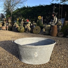 Galvanise Riveted Tin Bath Display Garden Water Feature planter Dog bath