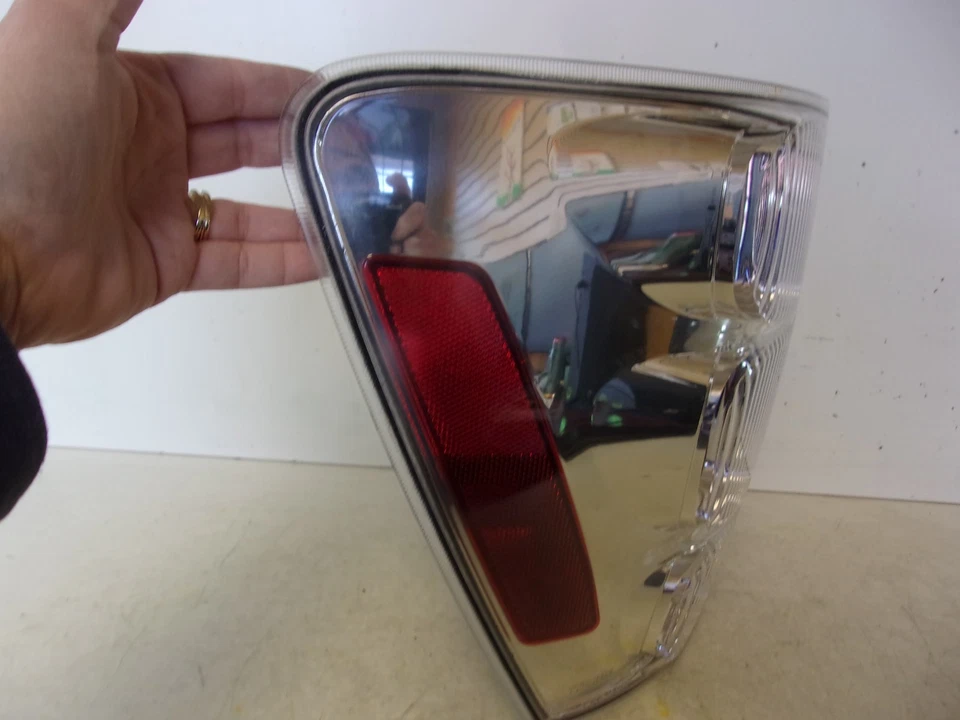 Luz trasera izquierda para conductor Chevrolet Equinox 2005-2009 de TYC Foto 3 de 4