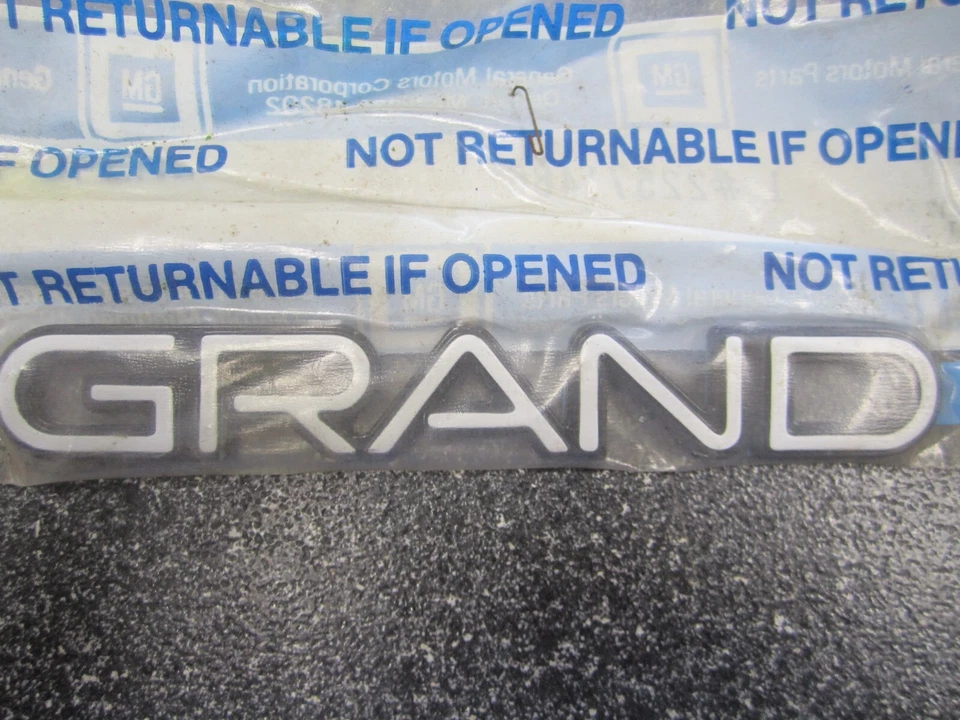 Uno (1) emblemas de Pontiac Grand Prix 1988-1999 OEM NOS 20623999 22553583 Foto 4 de 4