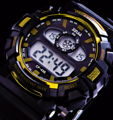 Digital Herren Männer Armband Männer Uhr Schwarz Gold Farben Chronograph Licht