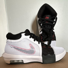 Nike LeBron Witness 8 Size 7 Mens Low Top Lac...