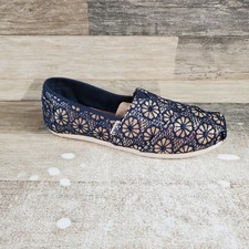 Toms Classics Slip On Flats Sz 5.5 Casual Shoes Gold Navy Crochet Glitter