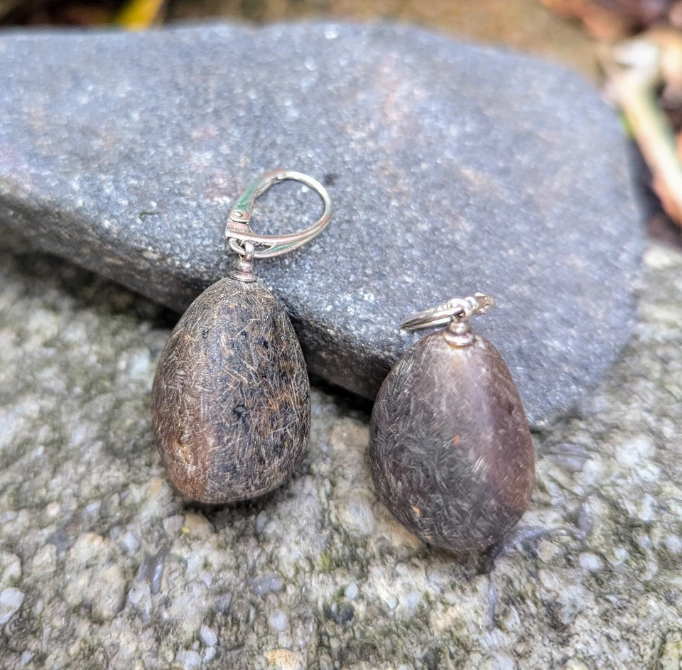 Orecchini ambra naturale nera gocce pietre preziose naturali non lucidate... - Immagine 2 di 4