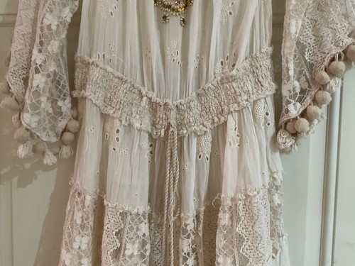 New Made in Italy Lagenlook Cream Beaded Lace Pom Pom Tassel Dress-One Size BNWT - Picture 4 of 15