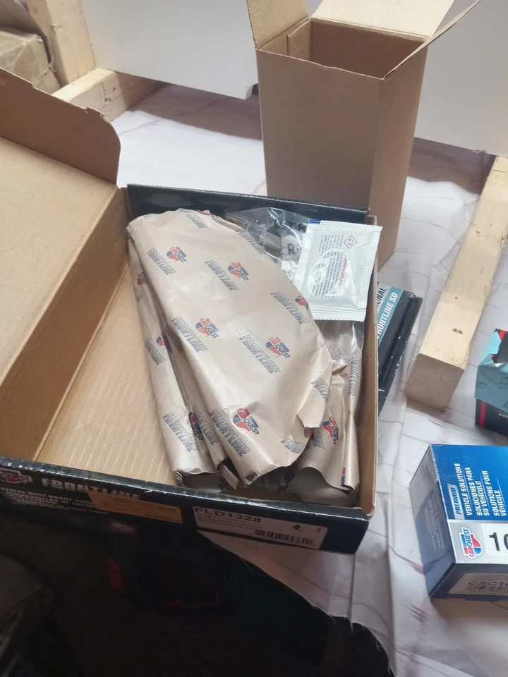 Juego Pastillas Freno Disco Delanteras Carquest-Premium Ford E350 E250 E150 2008-2022 FLD1328 Foto 3 de 3