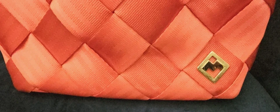 Cartera única brillante con correa para el hombro para mujer con cinturón de seguridad PInk Maggie's Foto 3 de 4