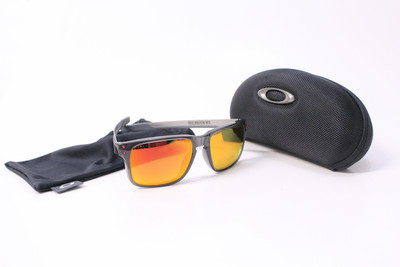 oakley holbrook sizes