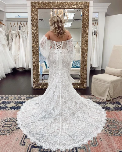 Elegant plus size wedding lace paired with detachable long sleeved bridal gown - Picture 2 of 11