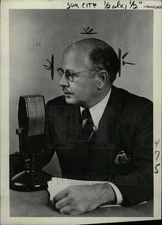 1954 Press Photo William Shirer Journalist Historian - dfpd36033