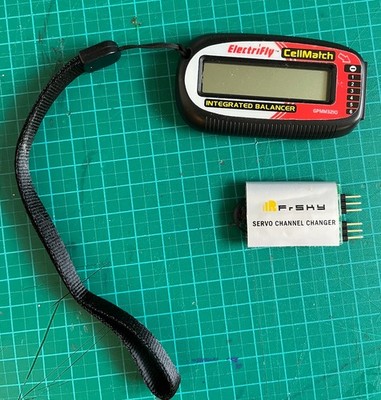 RC Zubehör-Set: ElectriFly CellMatch LiPo-Tester/Balancer + FrSky Servo Channel 