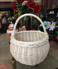 19" XL Basket White Wicker Round w Handle Vtg.