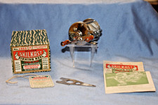 VINTAGE PFLUEGER SKILKAST #1953 Casting Reel Hang Tag Box wrench & paper guide