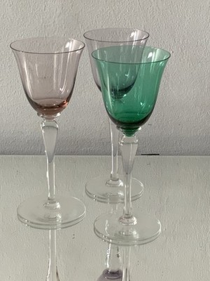 Drei Vintage wunderschön gefärbte Sherry Cocktail Likör Gläser x 3 hoher Stiel
