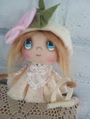 PriMitiVE FolK ArT  MiNi  DoLL OOAK   Cloth  ARtiST Ornament 