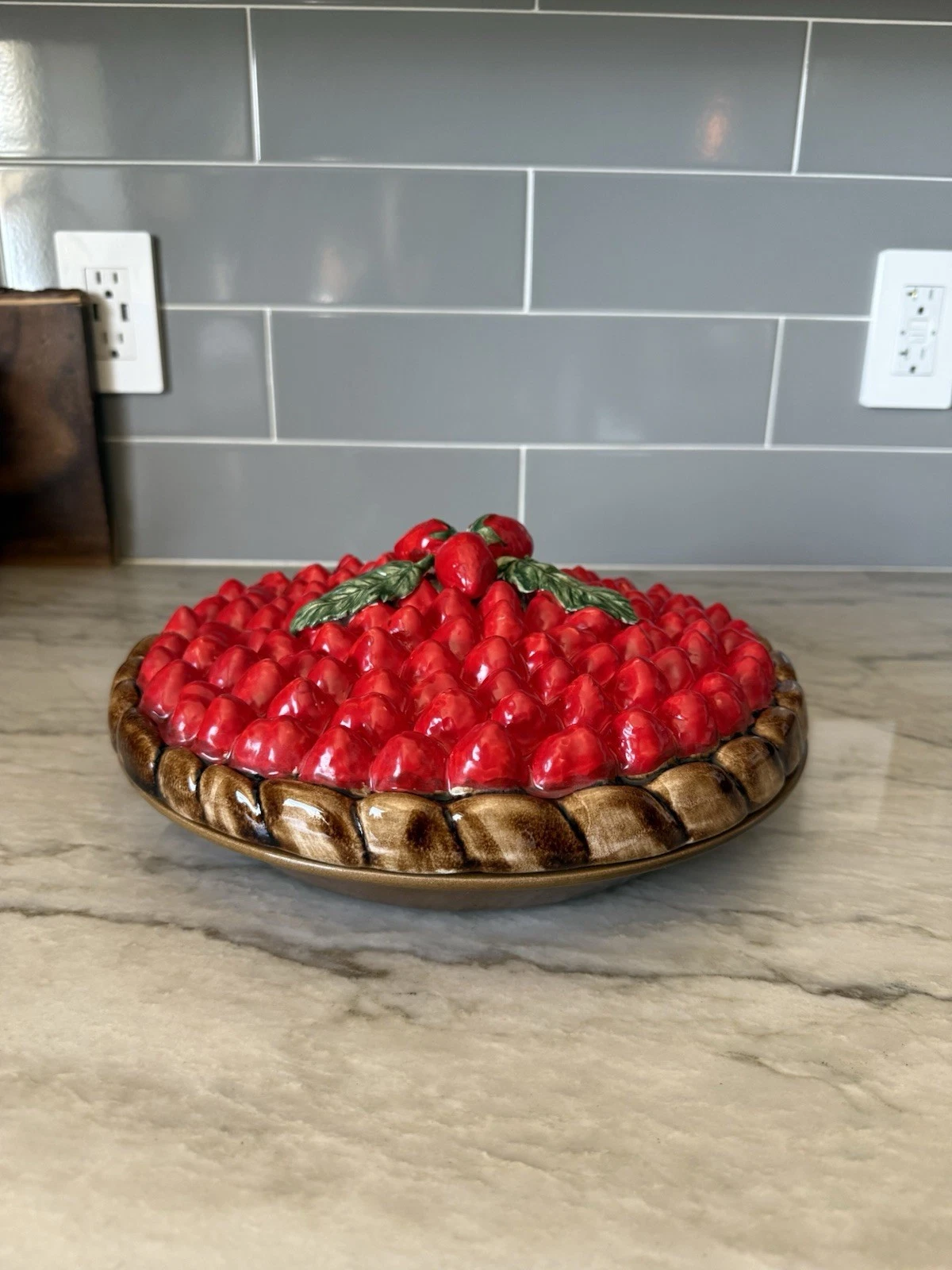 Over & Back Ceramic Pie Plate Keeper Strawberry Portugal Vintage
Opens in a new window or tab
