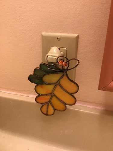Buntglas zwei Blätter - orange & grün - Nachtlicht - Wandstecker