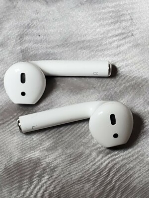✨📱🎧Apple AirPods 2nd Generation with Charging Case - White