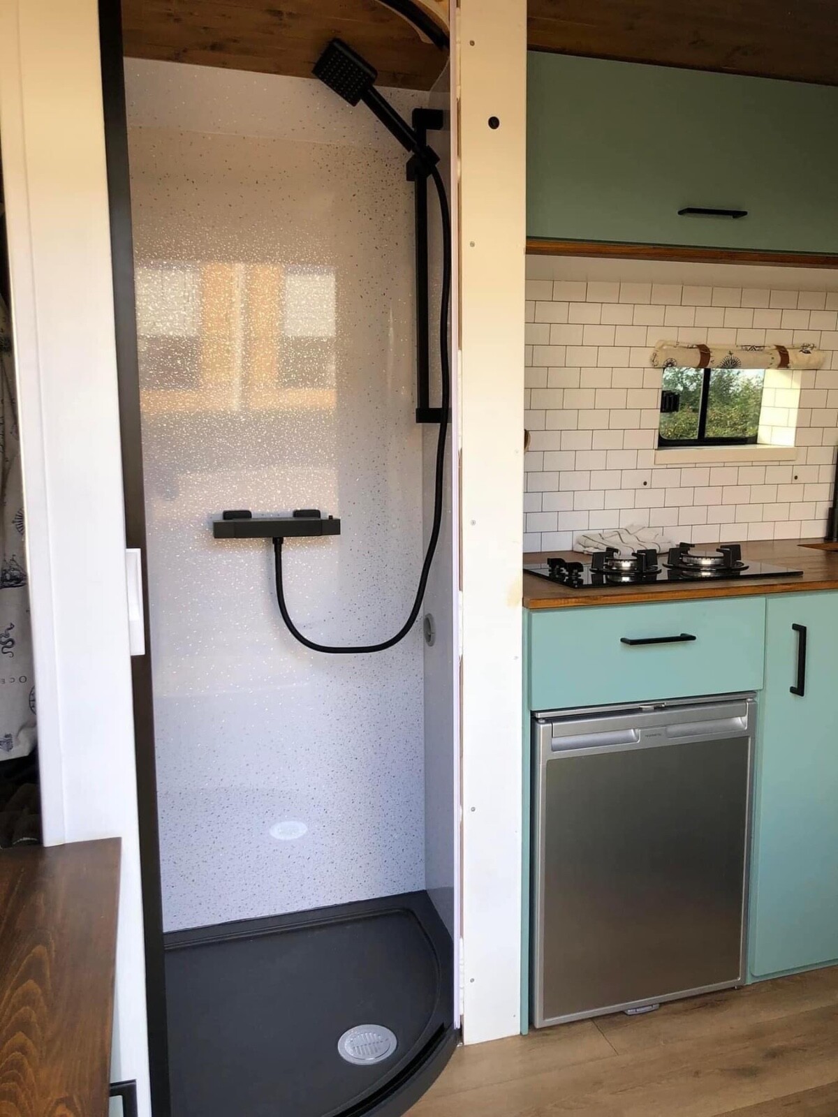 TAMdour Black Matt Tambour Shower Door Kit 1700mm x 600mm Curve Close