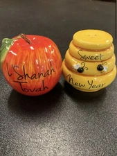 ROSH HASHANAH APPLE & HONEY SALT & PEPPER SHAKERS  L'SHANAH TOVAH SWEET NEW YEAR