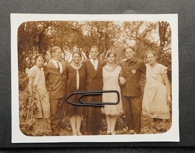 Foto Portrait Bayern junge Männer Jugendlich Frau Mädchen Orden Sepia Bild alt