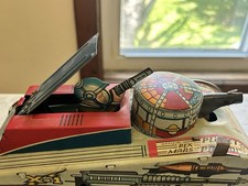 Vintage Marx Tin Wind-Up US Army Tank With Key Working
