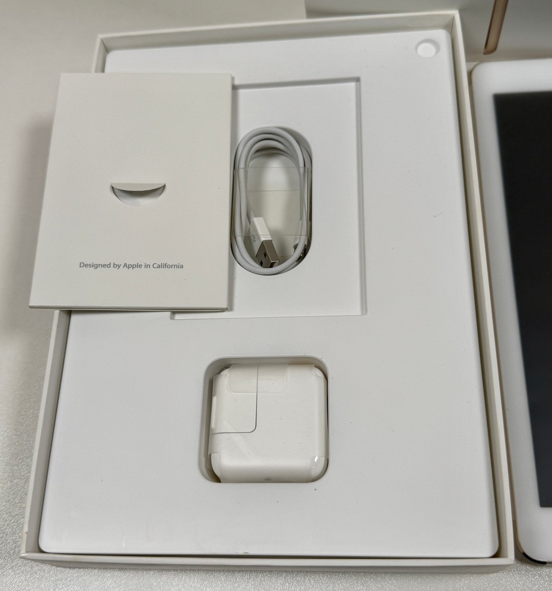 Apple iPad 本体 オリジナルパッケージ Amazon.com : Apple 2018 iPad (9.7-inch, Wi-Fi, 32GB) - Gold