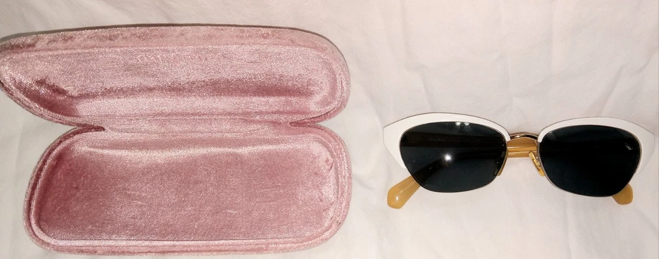 ÓCULOS DE SOL MIU MIU FEITO NA ITÁLIA VMU 50L LAY-101 140 COM ESTOJO USADO - Imagem 2 de 4
