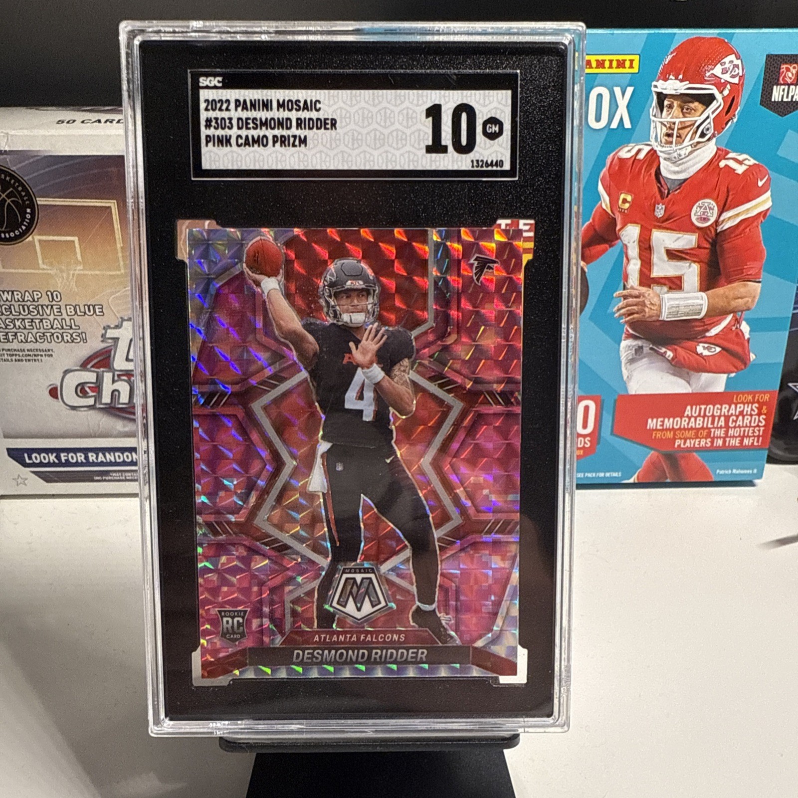 2022 Panini Mosaic - Rookies Desmond Ridder #303 Mosaic Pink Camo Prizm...
