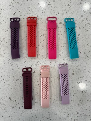 Insten Silicone Watch Band Compatible with Fitbit Charge 3/3 SE/4/4 SE - QTY:1