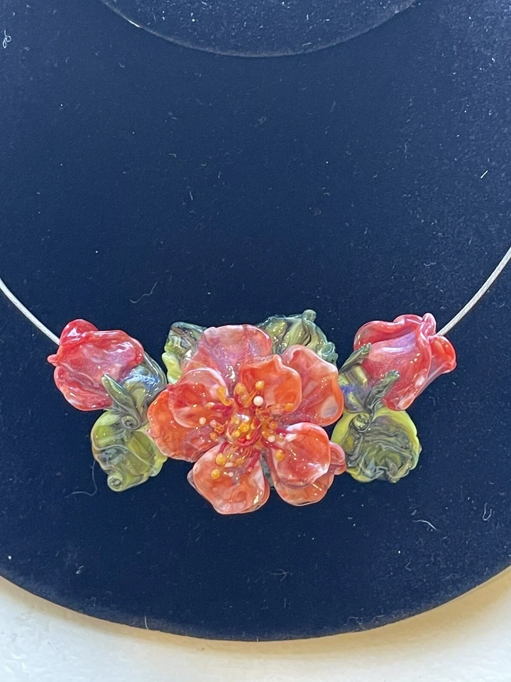 Cuentas de Murano Focal Flor Rosa Patsy Evins con 2 Brotes y Hojas - Hermoso Foto 4 de 4