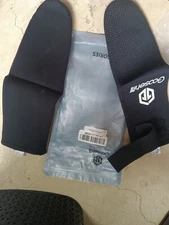 Goosehill Non-Slip Elastic Neoprene Socks for Water Sports Black M New in Pkg.