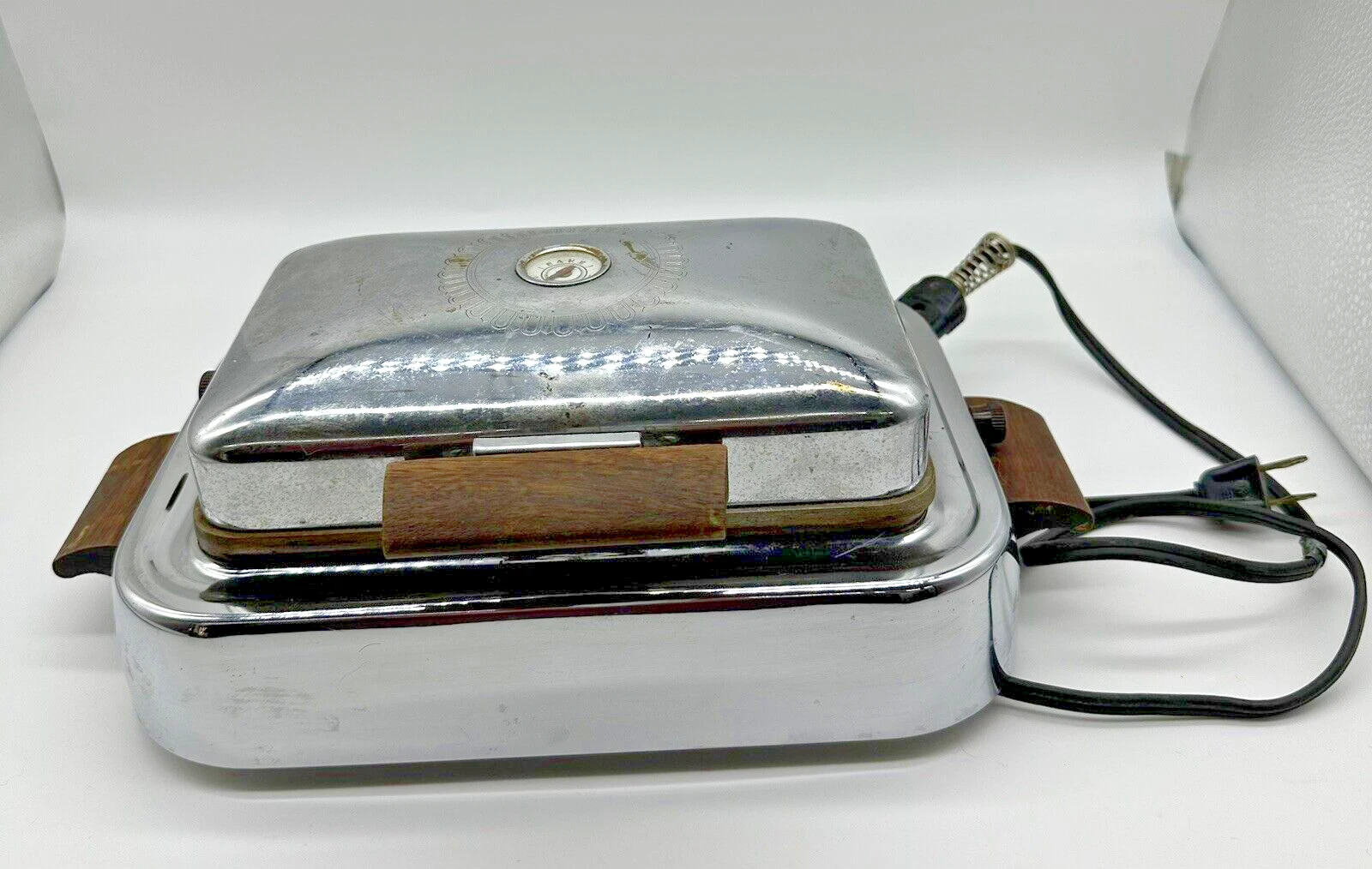 Made Rite Waffle Maker Model 570V Baking Griddle Wood Handles Works MCM